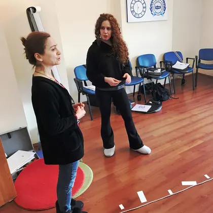 Ankara NLP sertifika eğitimi sınıf içi grup çalışması ve eğitim ortamı fotoğrafı 33