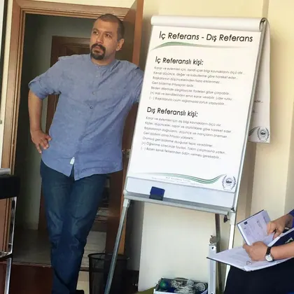 Ankara NLP sertifika eğitimi sınıf içi grup çalışması ve eğitim ortamı fotoğrafı 60