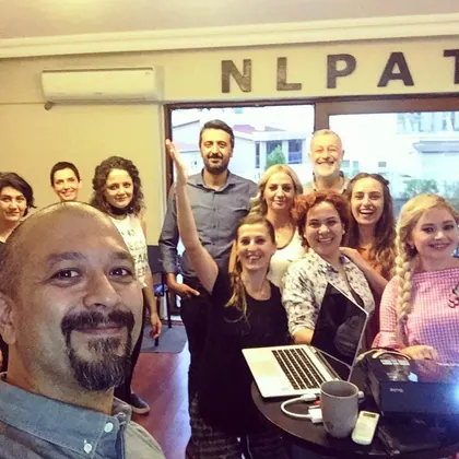 Ankara NLP sertifika eğitimi sınıf içi grup çalışması ve eğitim ortamı fotoğrafı 72