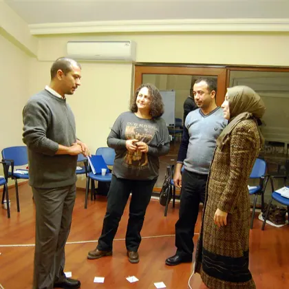 Ankara NLP sertifika eğitimi sınıf içi grup çalışması ve eğitim ortamı fotoğrafı 91