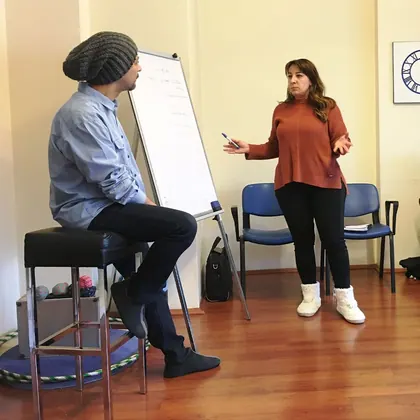 Ankara NLP sertifika eğitimi sınıf içi grup çalışması ve eğitim ortamı fotoğrafı 102