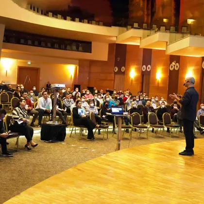 Kurumsal NLP eğitimi, liderlik ve ekip gelişimi sınıf içi uygulama fotoğrafı 2