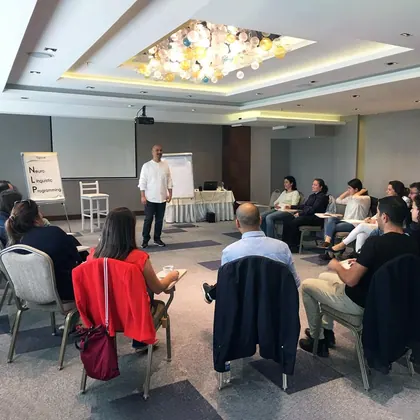 Kurumsal NLP eğitimi, liderlik ve ekip gelişimi sınıf içi uygulama fotoğrafı 10