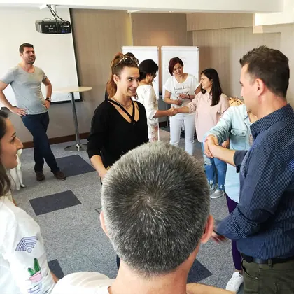 Kurumsal NLP eğitimi, liderlik ve ekip gelişimi sınıf içi uygulama fotoğrafı 35