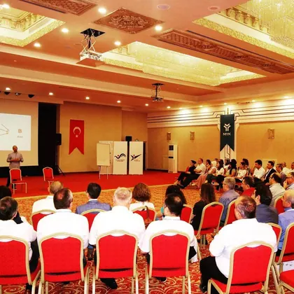 Kurumsal NLP eğitimi, liderlik ve ekip gelişimi sınıf içi uygulama fotoğrafı 38