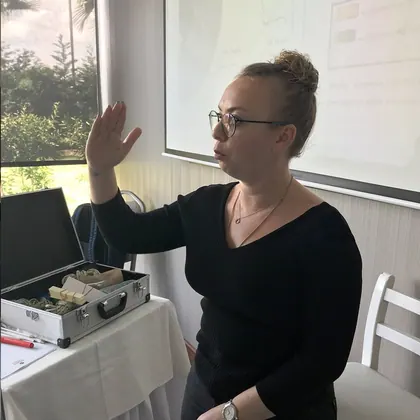 Kurumsal NLP eğitimi, liderlik ve ekip gelişimi sınıf içi uygulama fotoğrafı 39
