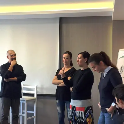 Kurumsal NLP eğitimi, liderlik ve ekip gelişimi sınıf içi uygulama fotoğrafı 41