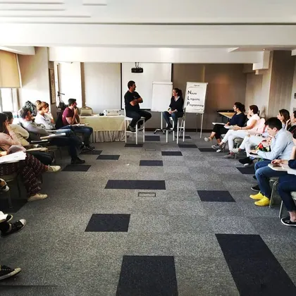 Kurumsal NLP eğitimi, liderlik ve ekip gelişimi sınıf içi uygulama fotoğrafı 45