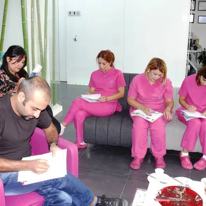Kurumsal NLP eğitimi, liderlik ve ekip gelişimi sınıf içi uygulama fotoğrafı 77