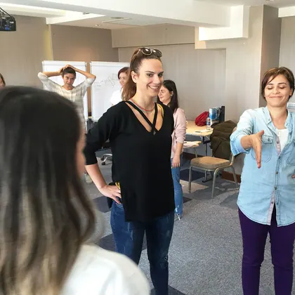 Kurumsal NLP eğitimi, liderlik ve ekip gelişimi sınıf içi uygulama fotoğrafı 80